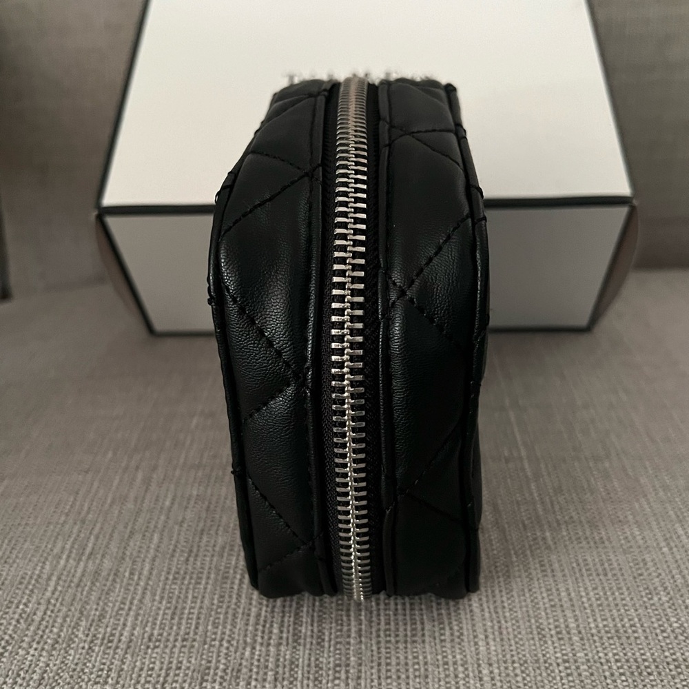 Brand New in box Trish McEvoy Black Quilted Make-Up Bag Planner - Picture 9 of 12